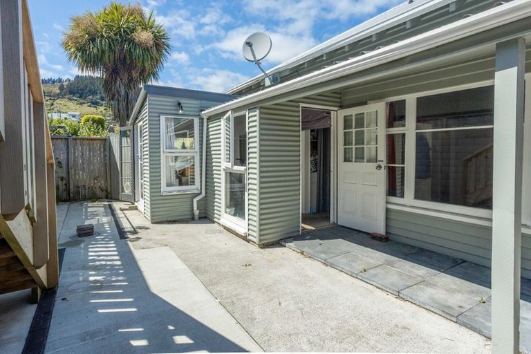 Photo of property in 2 Cornwall Road, Lyttelton, 8082