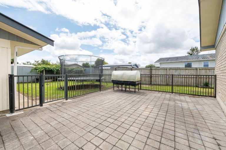 Photo of property in 21 Rhonda Avenue, Deanwell, Hamilton, 3206