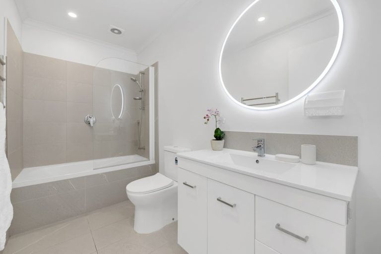 Photo of property in 21 Whareatua Avenue, Takanini, 2112