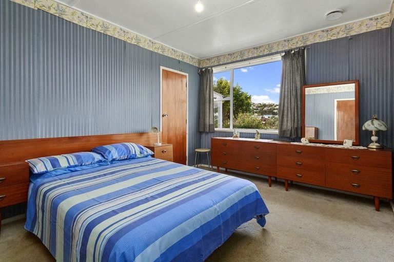 Photo of property in 100 Moorefield Road, Johnsonville, Wellington, 6037