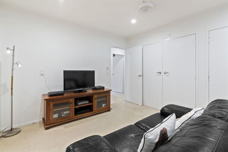 Photo of property in 31 Ridge Road, Waiake, Auckland, 0630