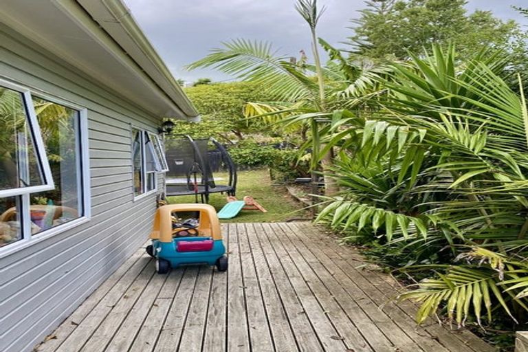 Photo of property in 52 Stillwater Crescent, Stillwater, Silverdale, 0993