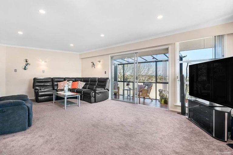 Photo of property in 20 Valley View Road, Glenfield, Auckland, 0629