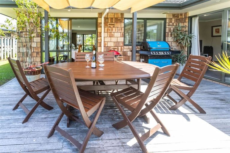 Photo of property in 60 Cholmondeley Crescent, Whitianga, 3510