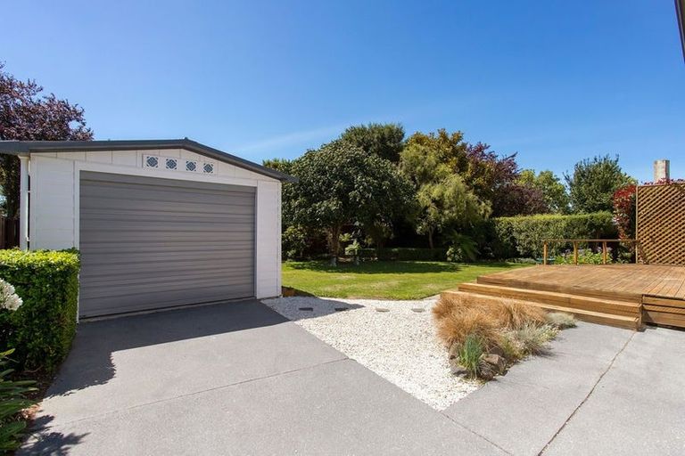 Photo of property in 34 Pitcairn Crescent, Bryndwr, Christchurch, 8053