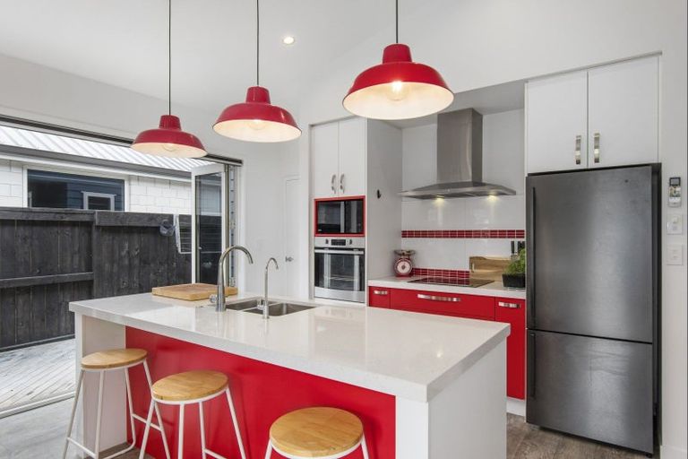 Photo of property in 28 Marion Crescent, Papamoa Beach, Papamoa, 3118