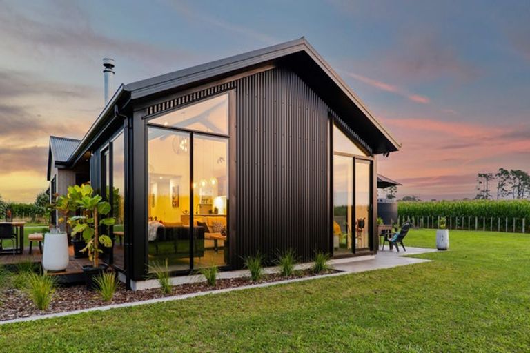 Photo of property in 450 Waitara Road, Huirangi, New Plymouth, 4373