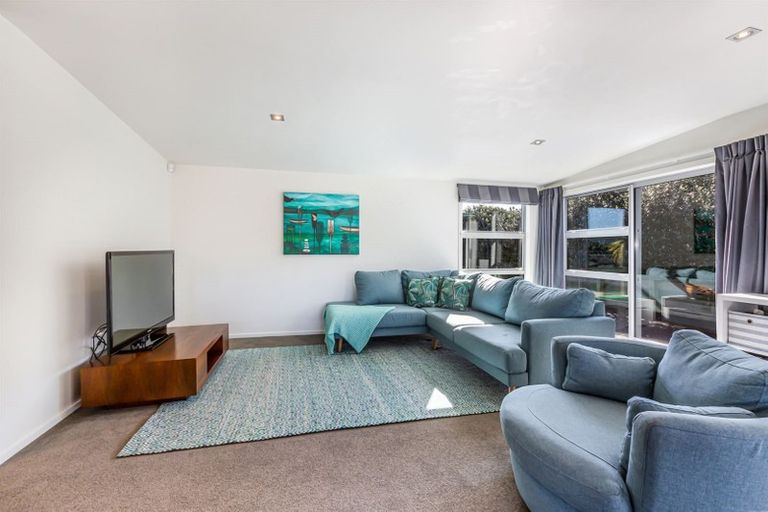 Photo of property in 5 Kaimai Place, Aotea, Porirua, 5024