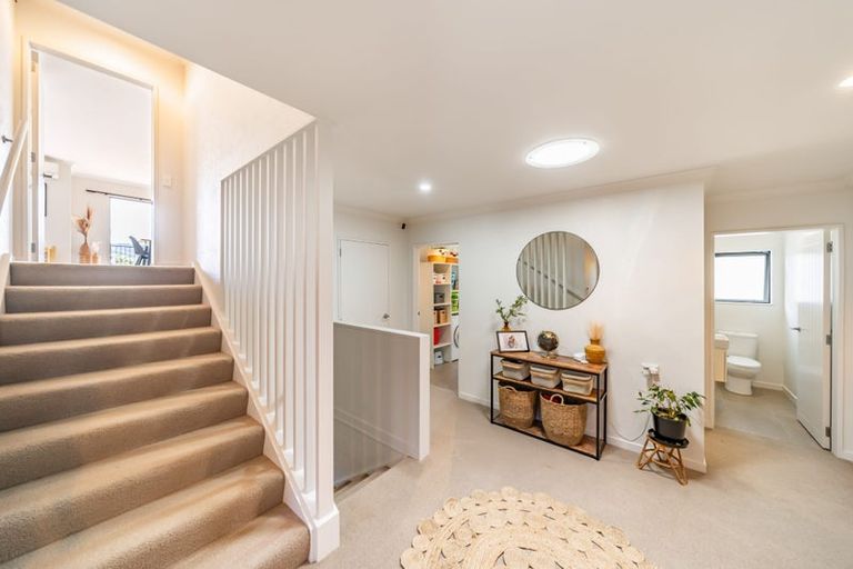 Photo of property in 14 Cosgrove Rise, Riverstone Terraces, Upper Hutt, 5018