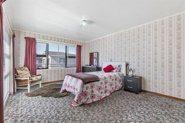 Photo of property in 40 Godley Road, Green Bay, Auckland, 0604