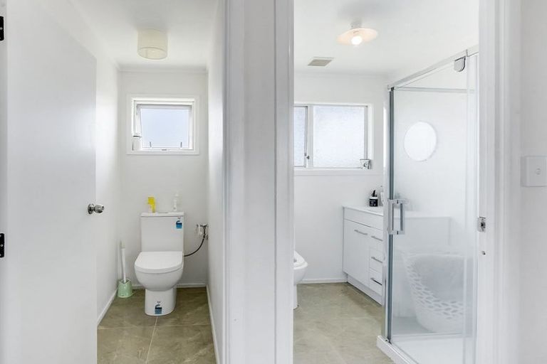 Photo of property in 2/15 Frobisher Way, Clendon Park, Auckland, 2103