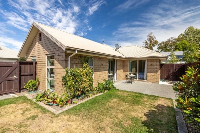 Photo of property in 6a Sunningvale Lane, Ilam, Christchurch, 8053