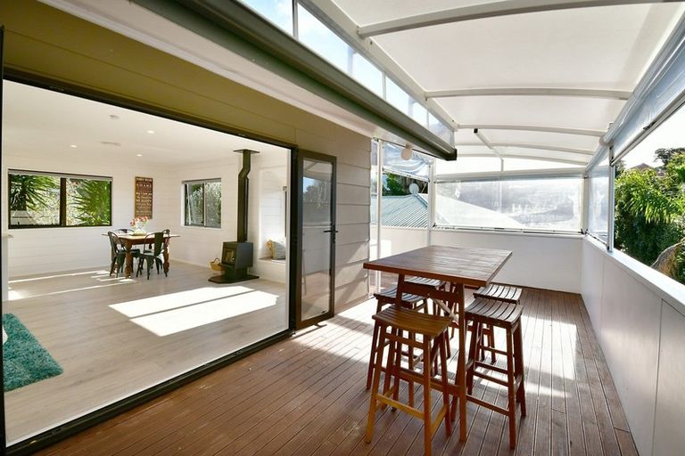 Photo of property in 30b Elliston Crescent, Stanmore Bay, Whangaparaoa, 0932