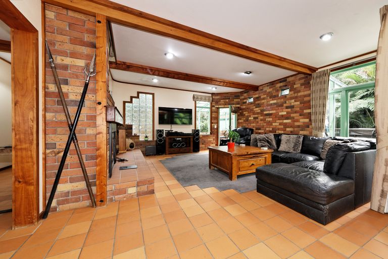 Photo of property in 6 Cochran Road, Oratia, Auckland, 0604