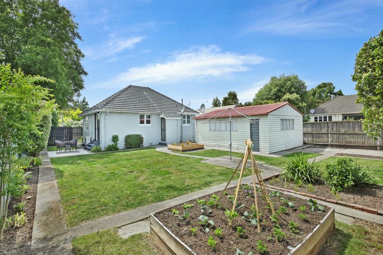 Photo of property in 3 Bateman Avenue, Bryndwr, Christchurch, 8053