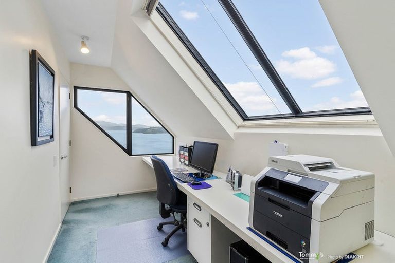 Photo of property in 10 Shalimar Crescent, Khandallah, Wellington, 6035