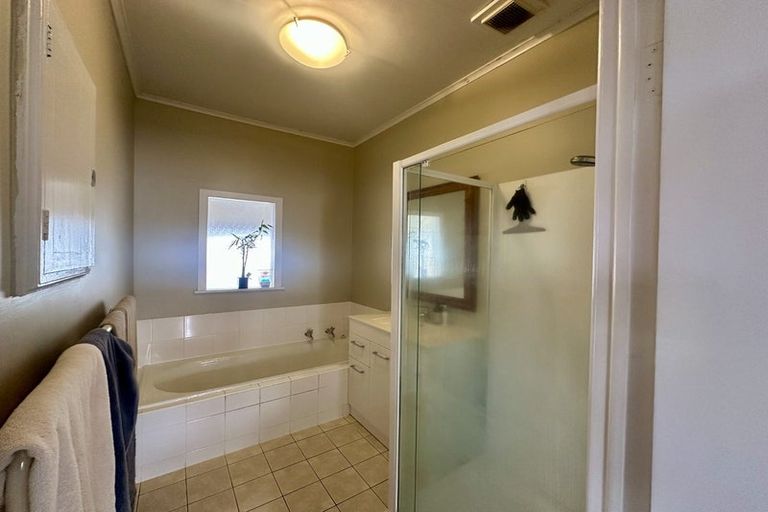 Photo of property in 2/26 Dallinghoe Crescent, Milford, Auckland, 0620