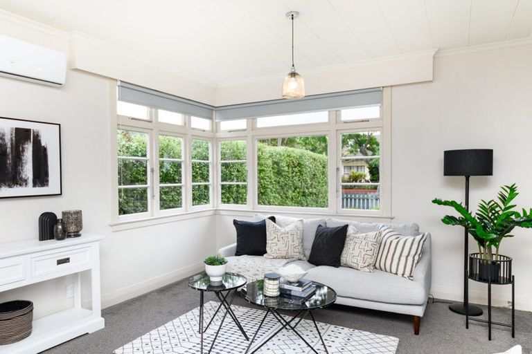 Photo of property in 32 Pahiatua Street, Hokowhitu, Palmerston North, 4410