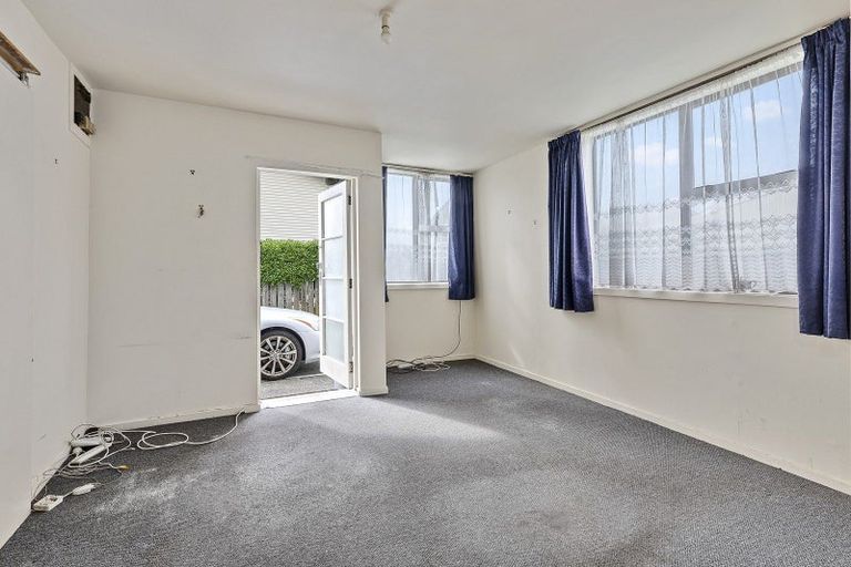 Photo of property in 7/127 Queens Drive, Lyall Bay, Wellington, 6022