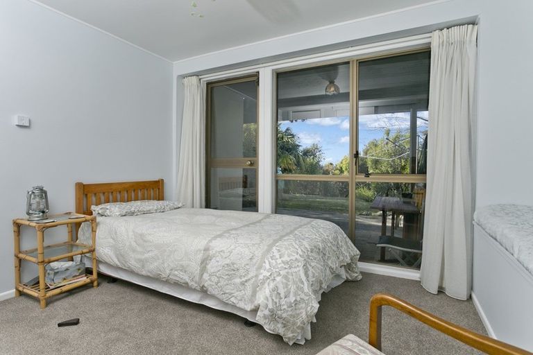Photo of property in 128 Arran Road, Browns Bay, Auckland, 0630
