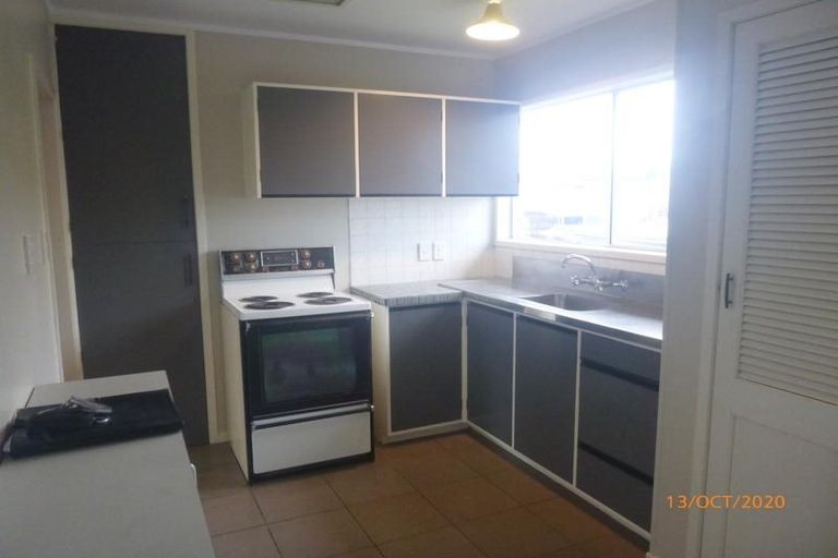 Photo of property in 2/1b Divich Avenue, Te Atatu South, Auckland, 0610