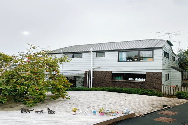 Photo of property in 2/16 Manutara Avenue, Forrest Hill, Auckland, 0620