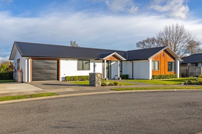 Photo of property in 23 Tarata Grove, Lansdowne, Masterton, 5810