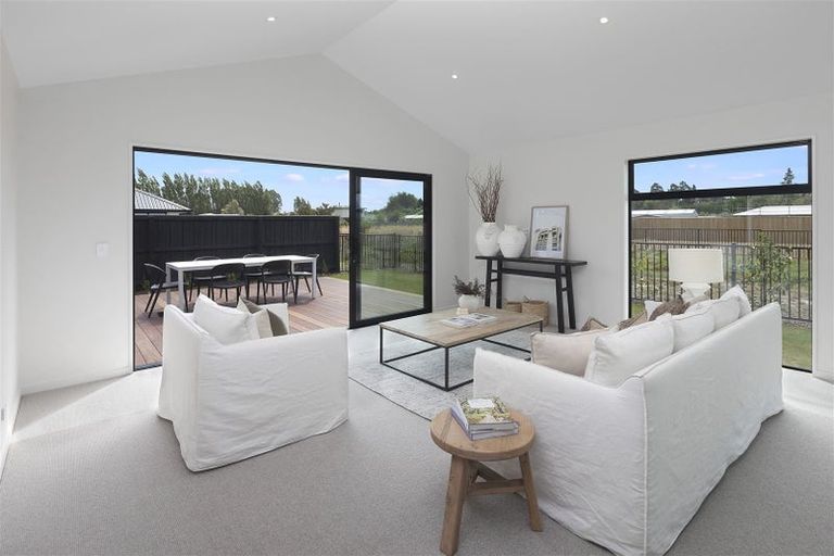 Photo of property in 28 Oakmill Drive, Casebrook, Christchurch, 8051