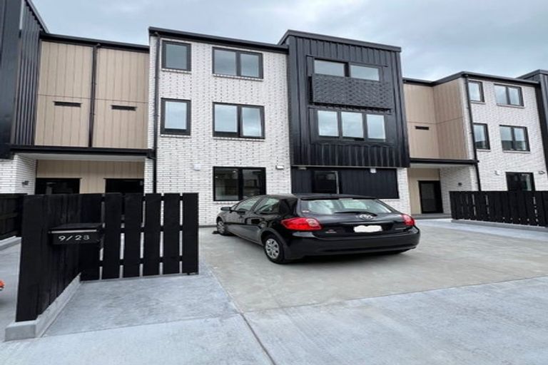 Photo of property in 9/18 Karengo Street, Long Bay, Auckland, 0630