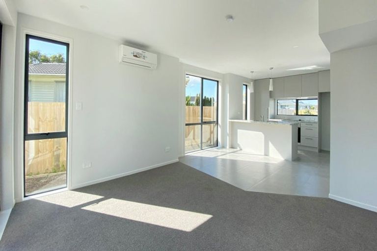 Photo of property in 11d Kelburn Lane, Mangere, Auckland, 2022