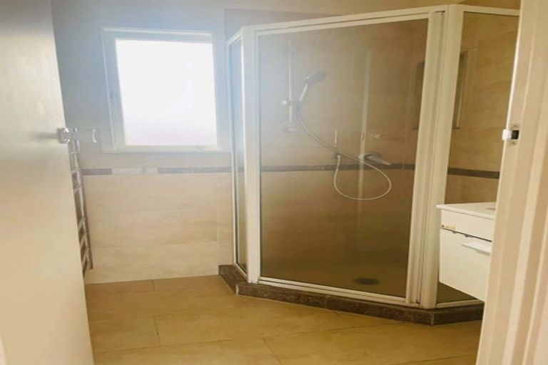 Photo of property in 2/43 Shakespeare Road, Milford, Auckland, 0620