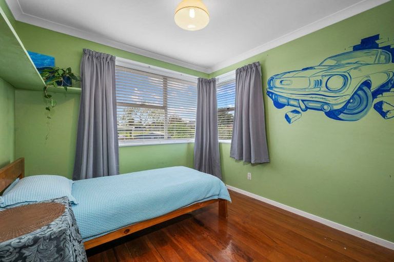 Photo of property in 25 Felgrove Street, Glendene, Auckland, 0602