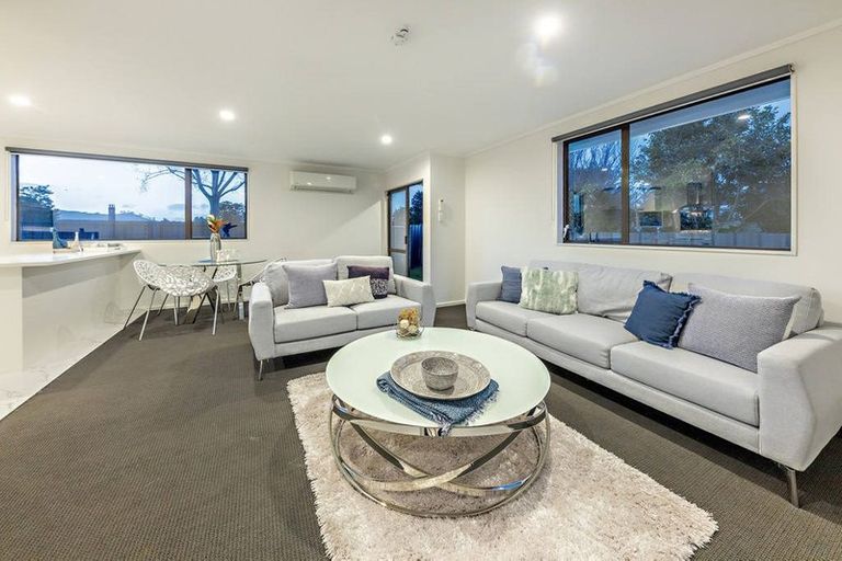 Photo of property in 2/26 Caravelle Close, Mangere, Auckland, 2022