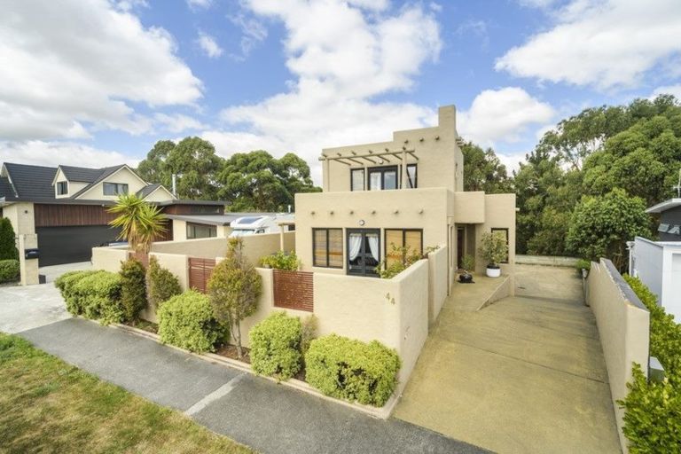 Photo of property in 44 Ruapehu Drive, Fitzherbert, Palmerston North, 4410