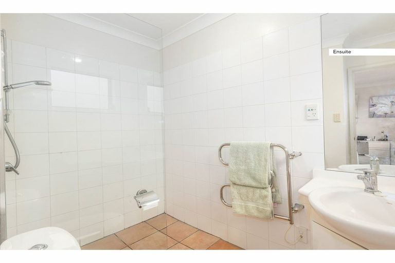 Photo of property in 9 South Street, Petone, Lower Hutt, 5012