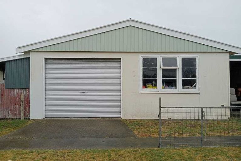 Photo of property in 65 Punga Street, Tangimoana, 4822