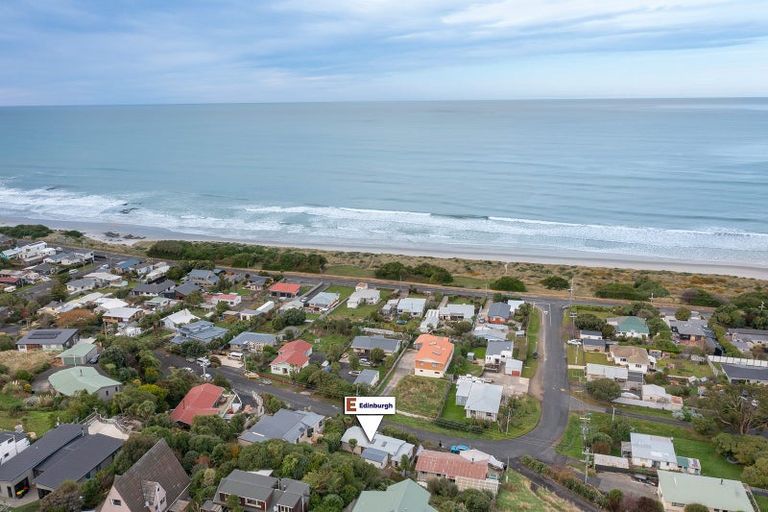 Photo of property in 33 Queen Street, Brighton, Dunedin, 9035