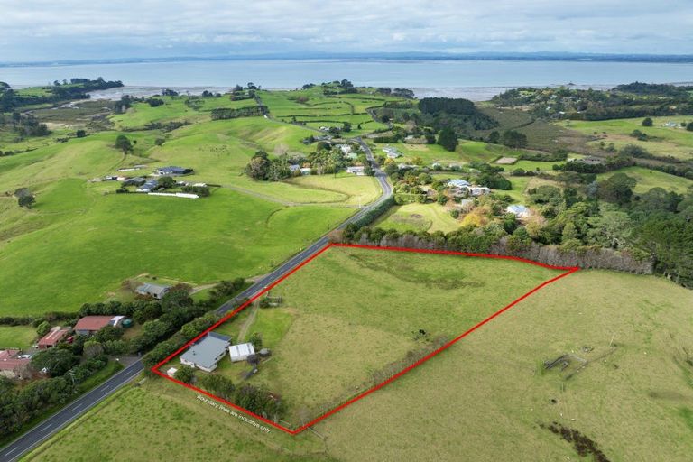 Photo of property in 3031 Awhitu Road, Awhitu, Waiuku, 2684
