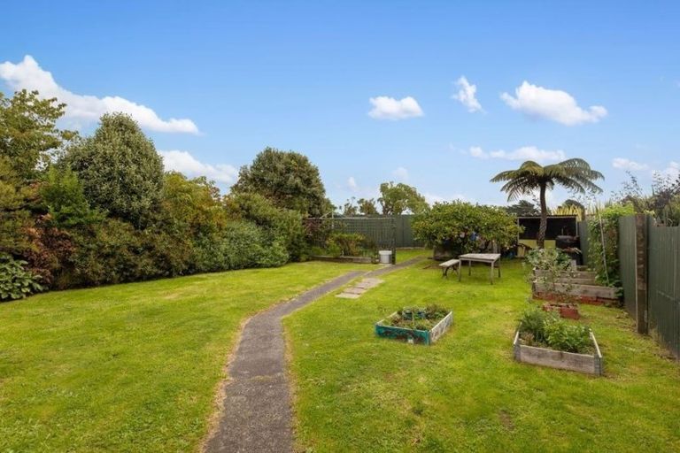 Photo of property in 25 Pirie Crescent, Moera, Lower Hutt, 5010
