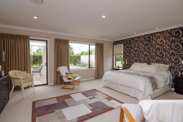 Photo of property in 6 Eagle Place, Martinborough, 5711