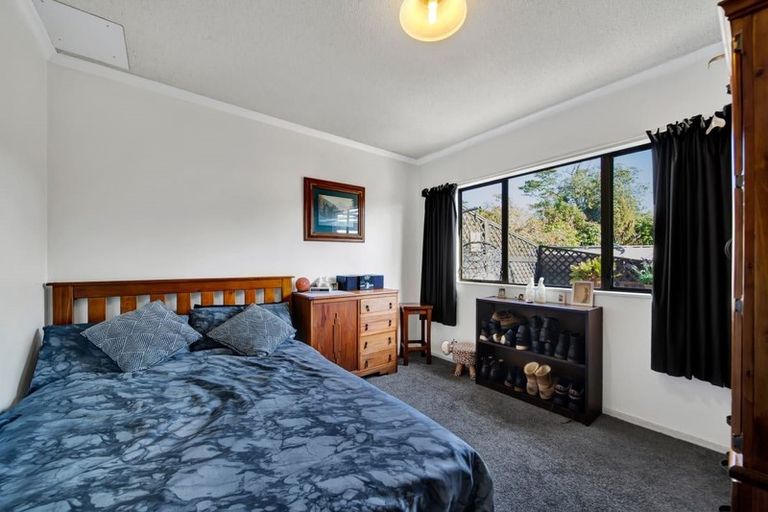 Photo of property in 84 Pioneer Road, Moturoa, New Plymouth, 4310