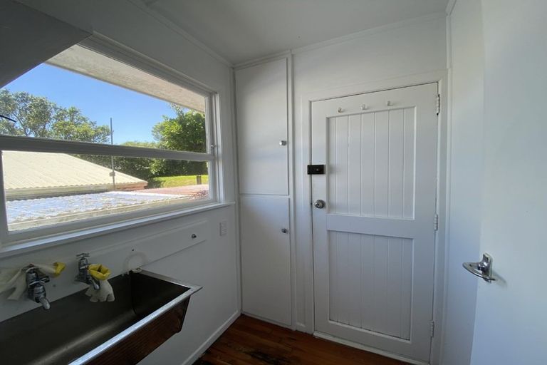 Photo of property in 87 Beazley Avenue, Paparangi, Wellington, 6037