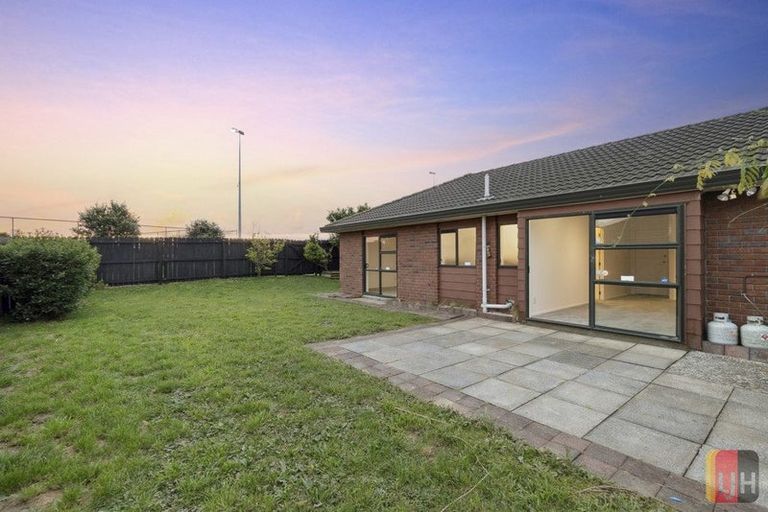 Photo of property in 18 Randwick Place, Randwick Park, Auckland, 2105