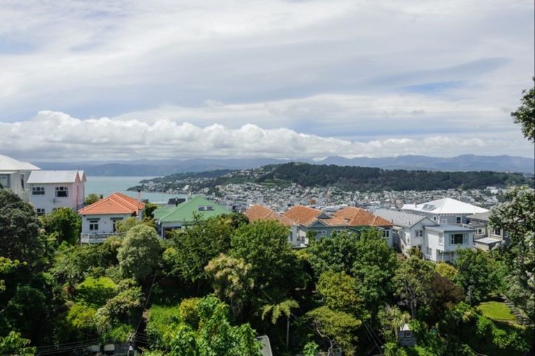 Photo of property in 3/57 Central Terrace, Kelburn, Wellington, 6012