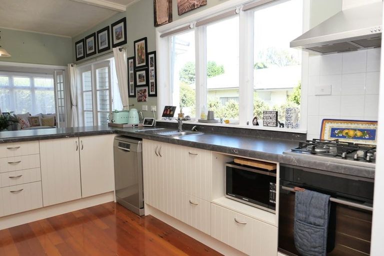 Photo of property in 213 Te Moana Road, Waikanae, 5036