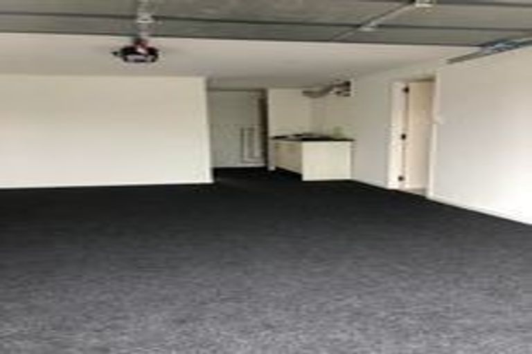 Photo of property in 1/36 Exmouth Road, Northcote, Auckland, 0627