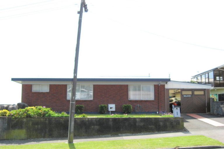 Photo of property in 1 Mclean Street, Strandon, New Plymouth, 4312