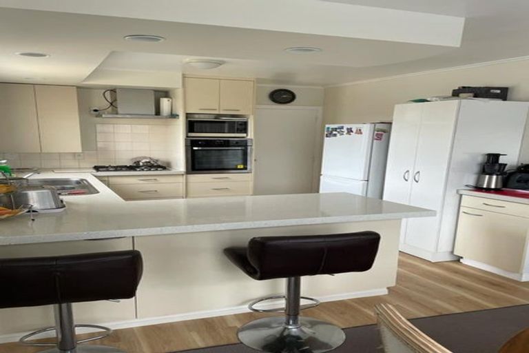 Photo of property in 2/47 Greenslade Crescent, Northcote, Auckland, 0627