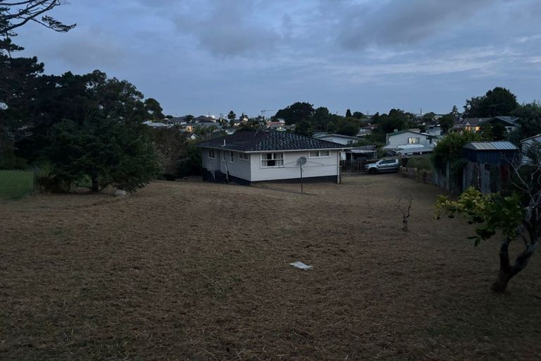 Photo of property in 17 Thornlow Street, Glendene, Auckland, 0602