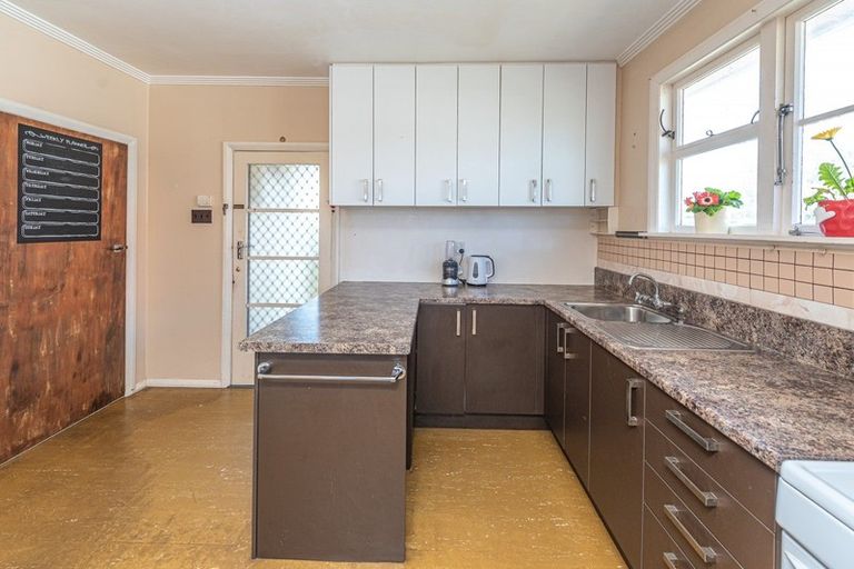 Photo of property in 16 Lewis Avenue, Aramoho, Whanganui, 4500